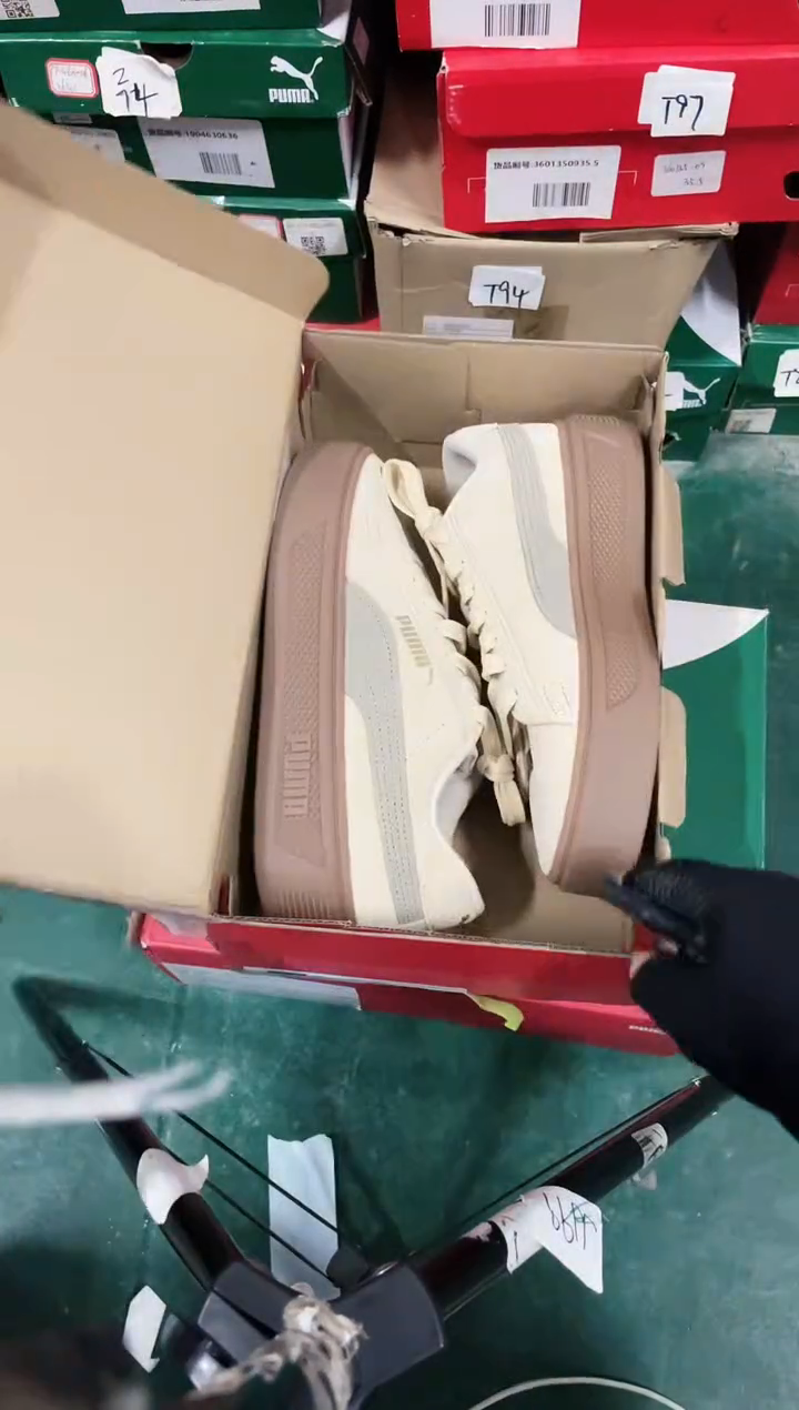 彪马时尚休闲运动鞋36M  ZZ20