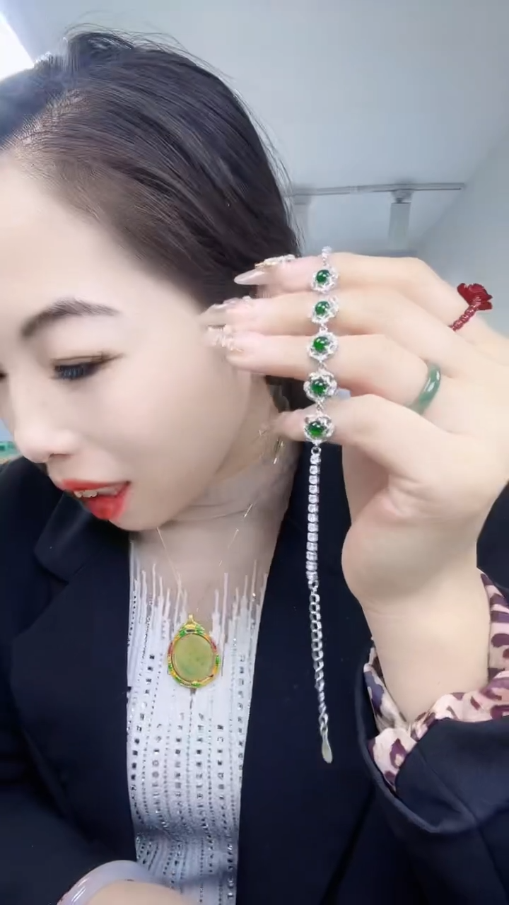 【闪购商品】翡翠颈饰未镶嵌手链