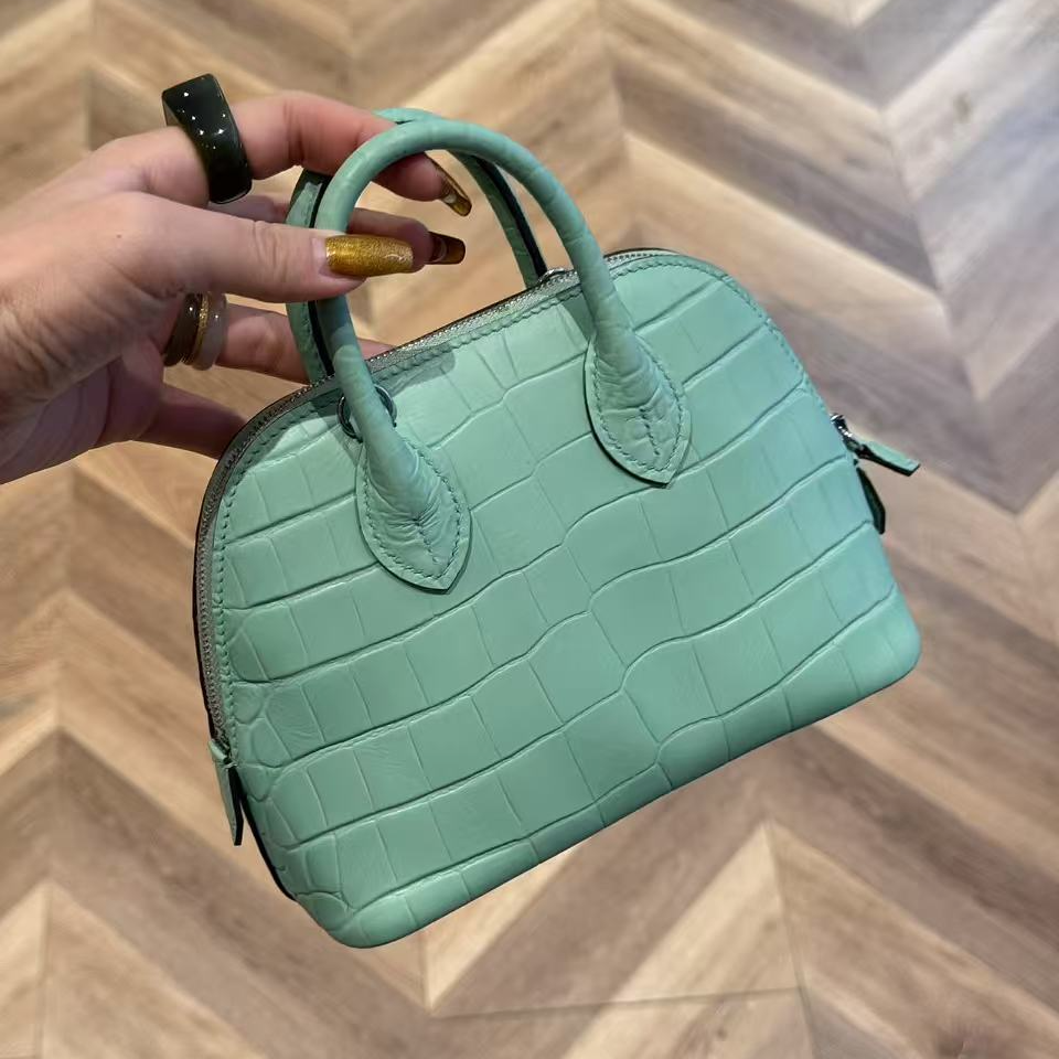 【盏茶且泯】19厘米薄荷绿贝壳斜挎包