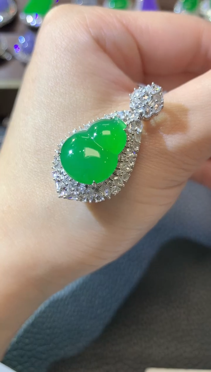 【闪购商品】翡翠吊坠(不含链)18K金镶嵌C77翡翠