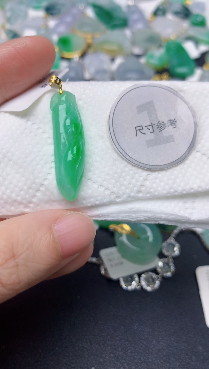 颈饰18K金镶嵌翡翠天然缅甸A货翡翠