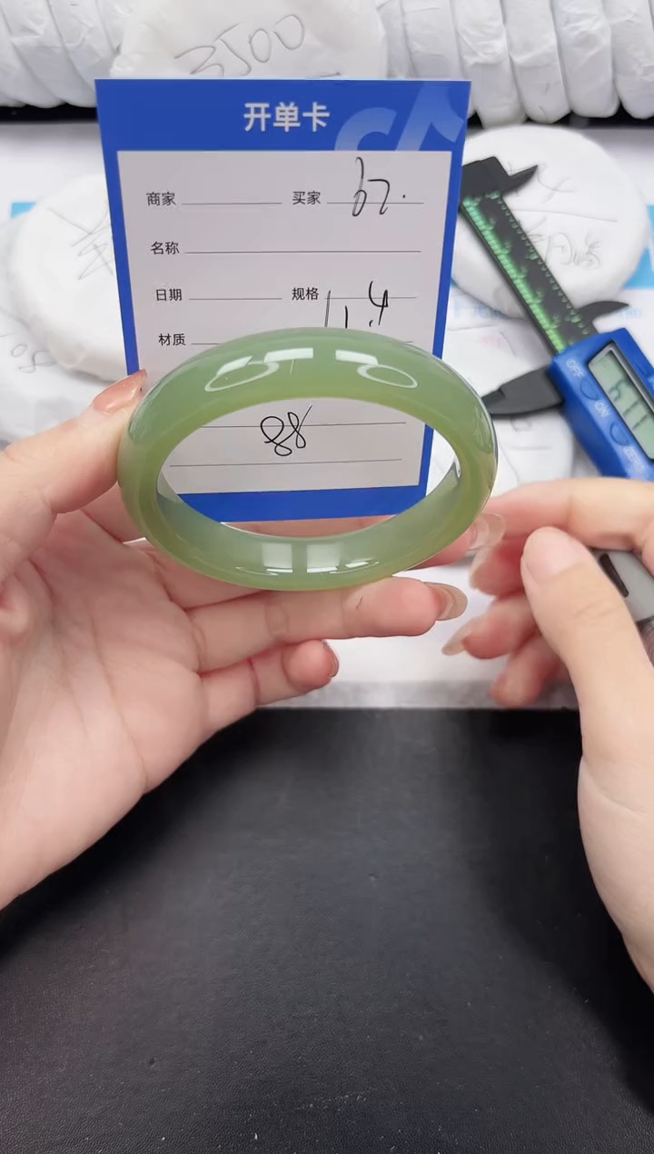 未镶嵌手镯石英质玉62-61.4HSL