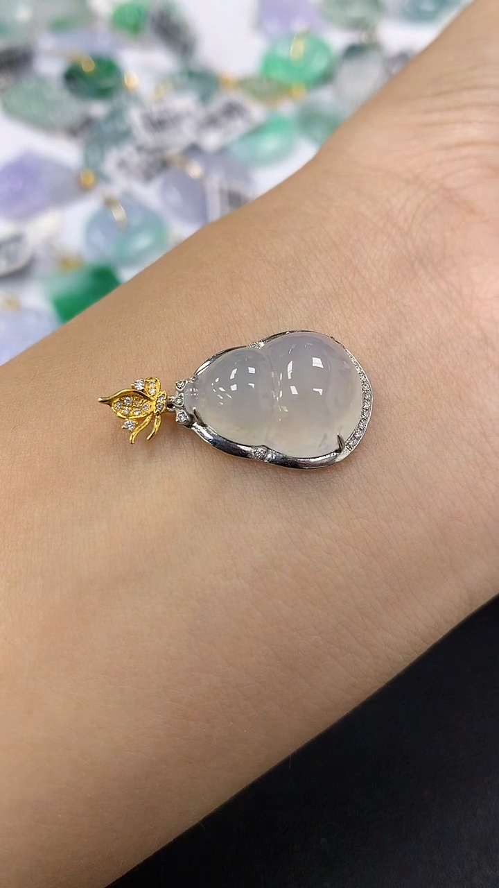 颈饰18K金镶嵌翡翠a货假一赔三支持复检百元上9元证书费自理