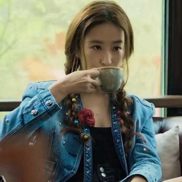 LeFame/拉飞姆刘亦菲同款2023秋玫瑰铆钉牛仔外套 LF23Q21C02N094