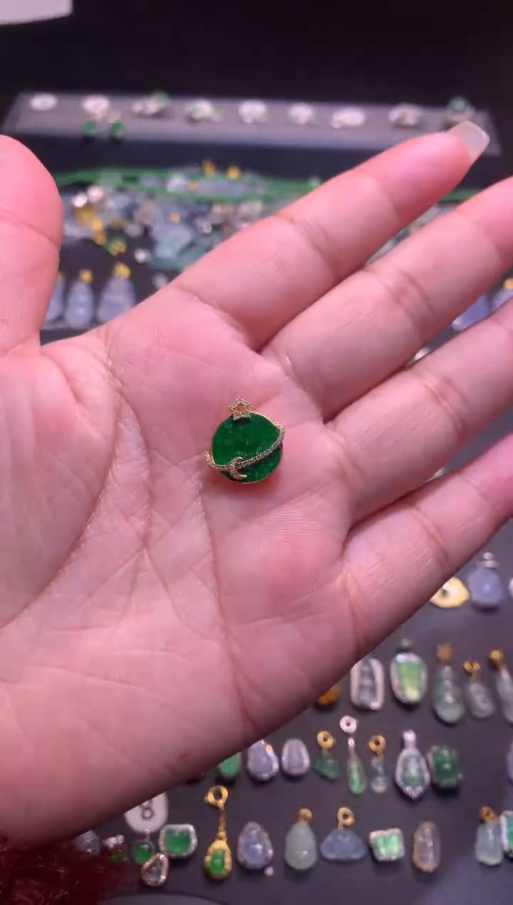 【闪购商品】翡翠吊坠(不含链)18K金镶嵌1