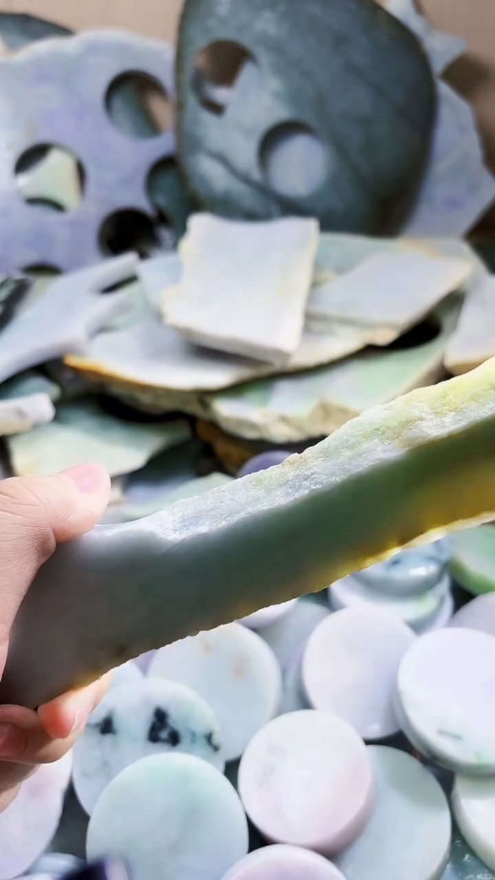 翡翠未镶嵌颈饰翡翠A货 姜谭009