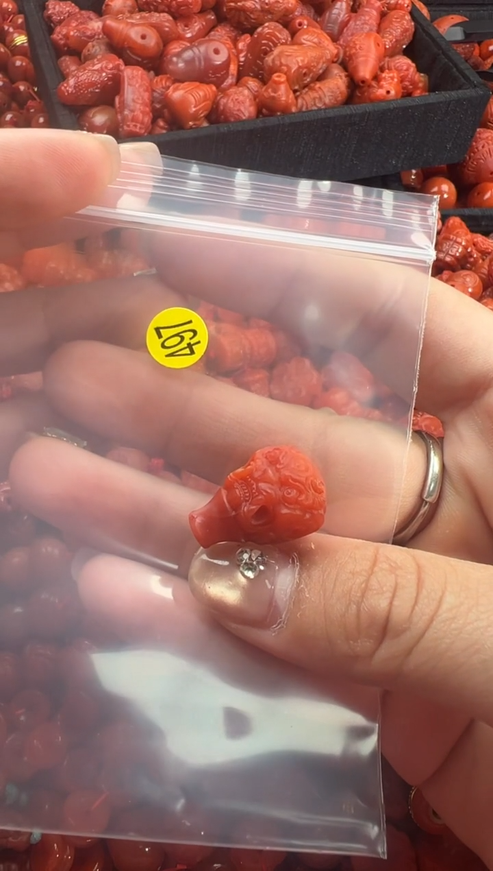 南红玛瑙未镶嵌颈饰1