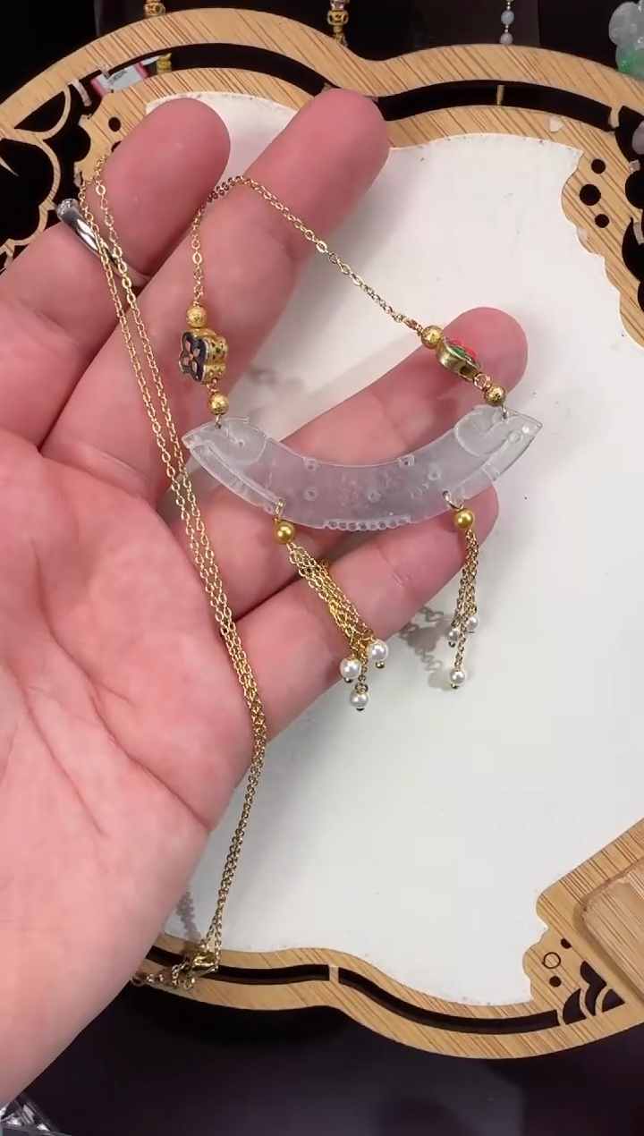 【闪购商品】翡翠颈饰未镶嵌牌子