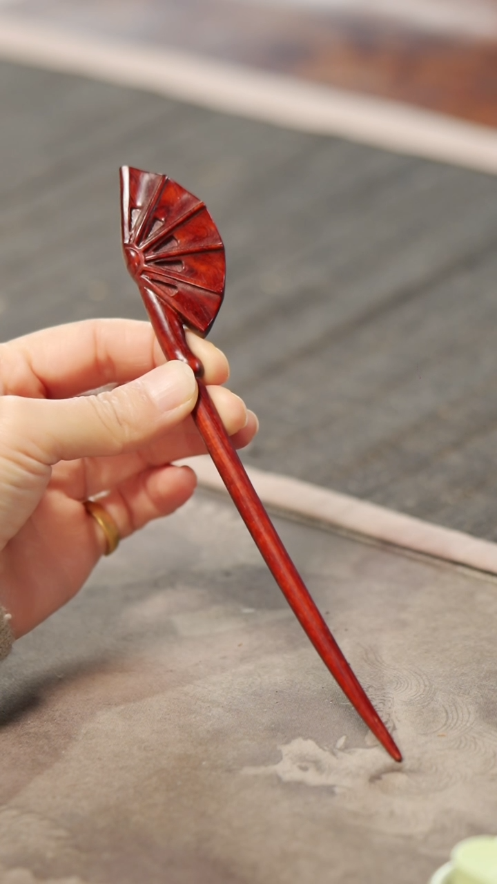 【闪购商品】非洲紫檀（红花梨）木雕团扇发簪