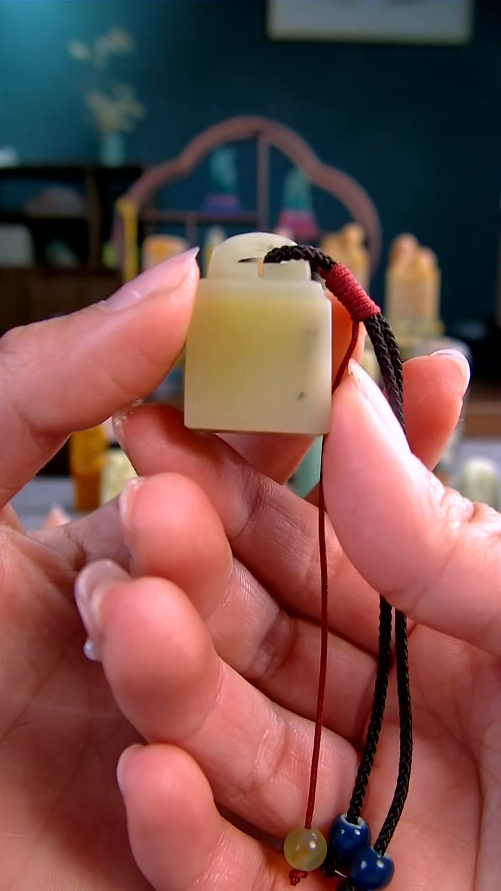 【闪购商品】青田石菜花黄如意钮1.9*1.2*2.8