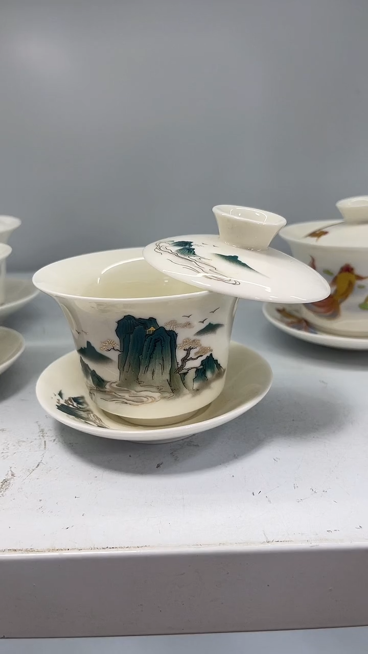 中号马蹄彩云山悬停盖碗