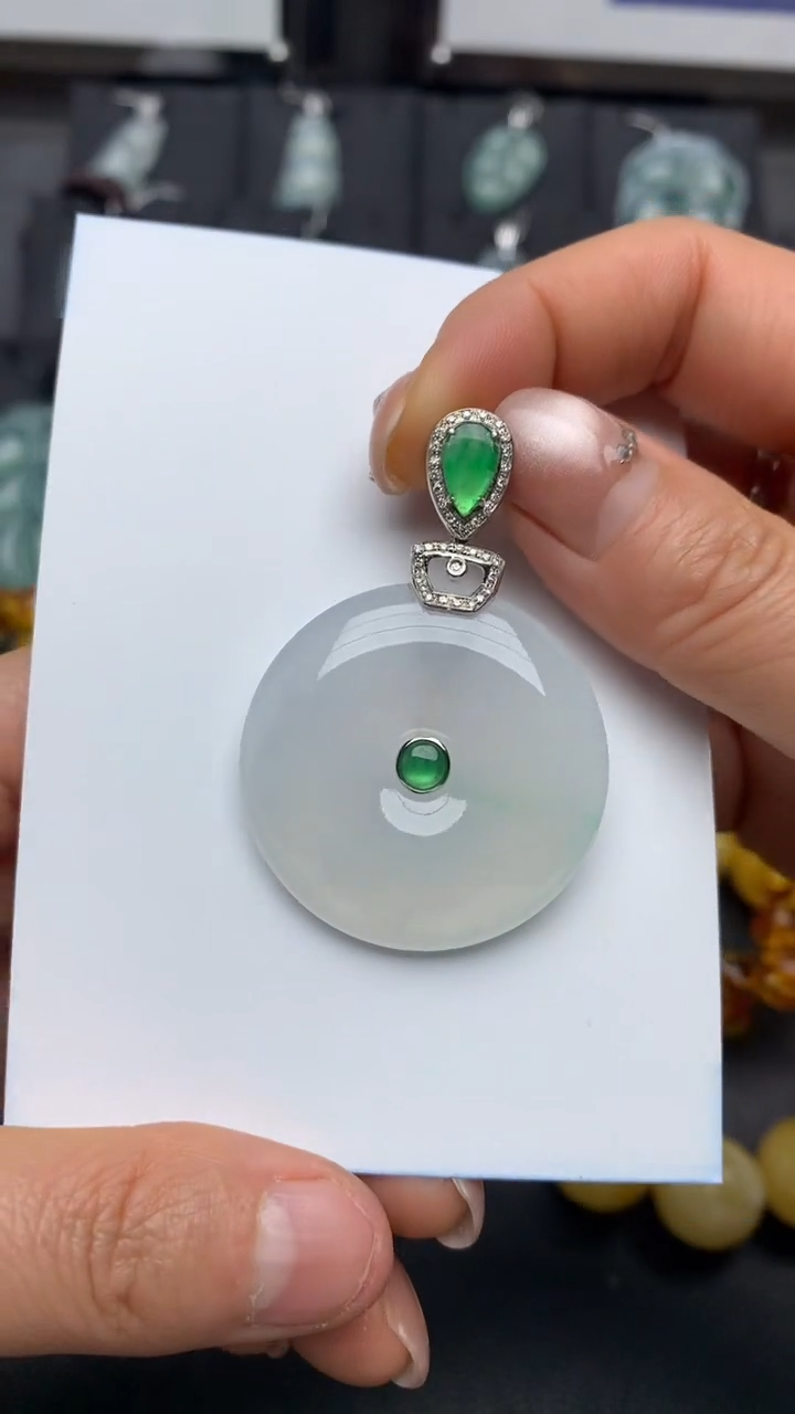 【闪购商品】翡翠颈饰18K金镶嵌冰平安扣