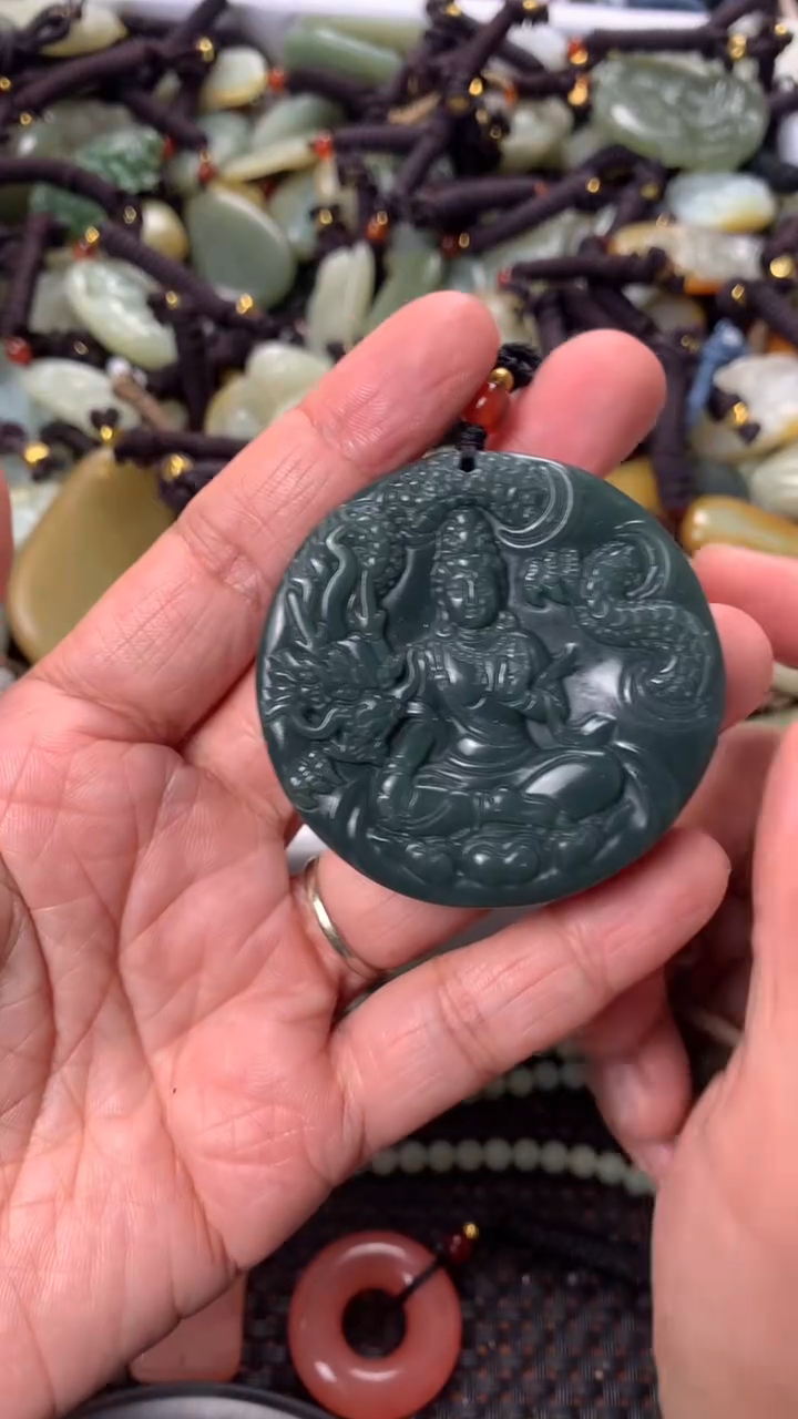 【闪购商品】和田玉颈饰未镶嵌多样性发货没有证书，拍一发一.有瑕