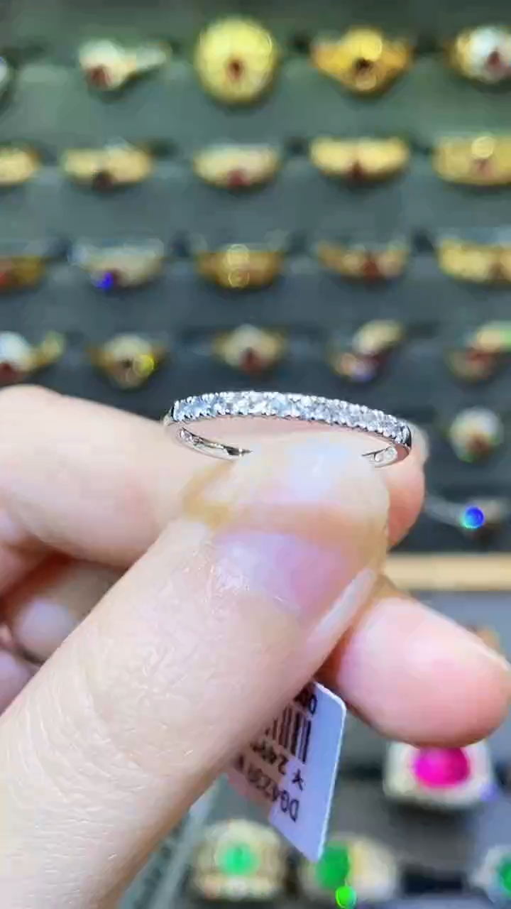 彩色蓝宝石戒指18K金镶嵌白蓝宝0.2ct
