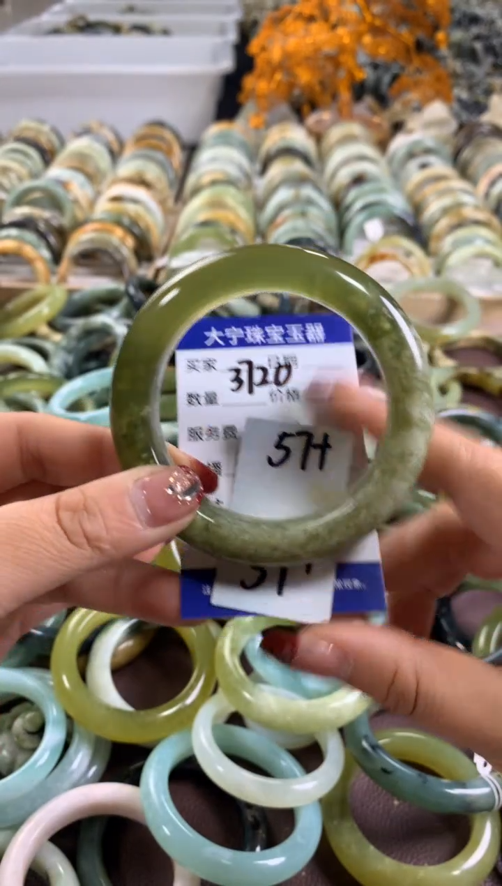 【闪购商品】蛇纹石玉手镯未镶嵌3720