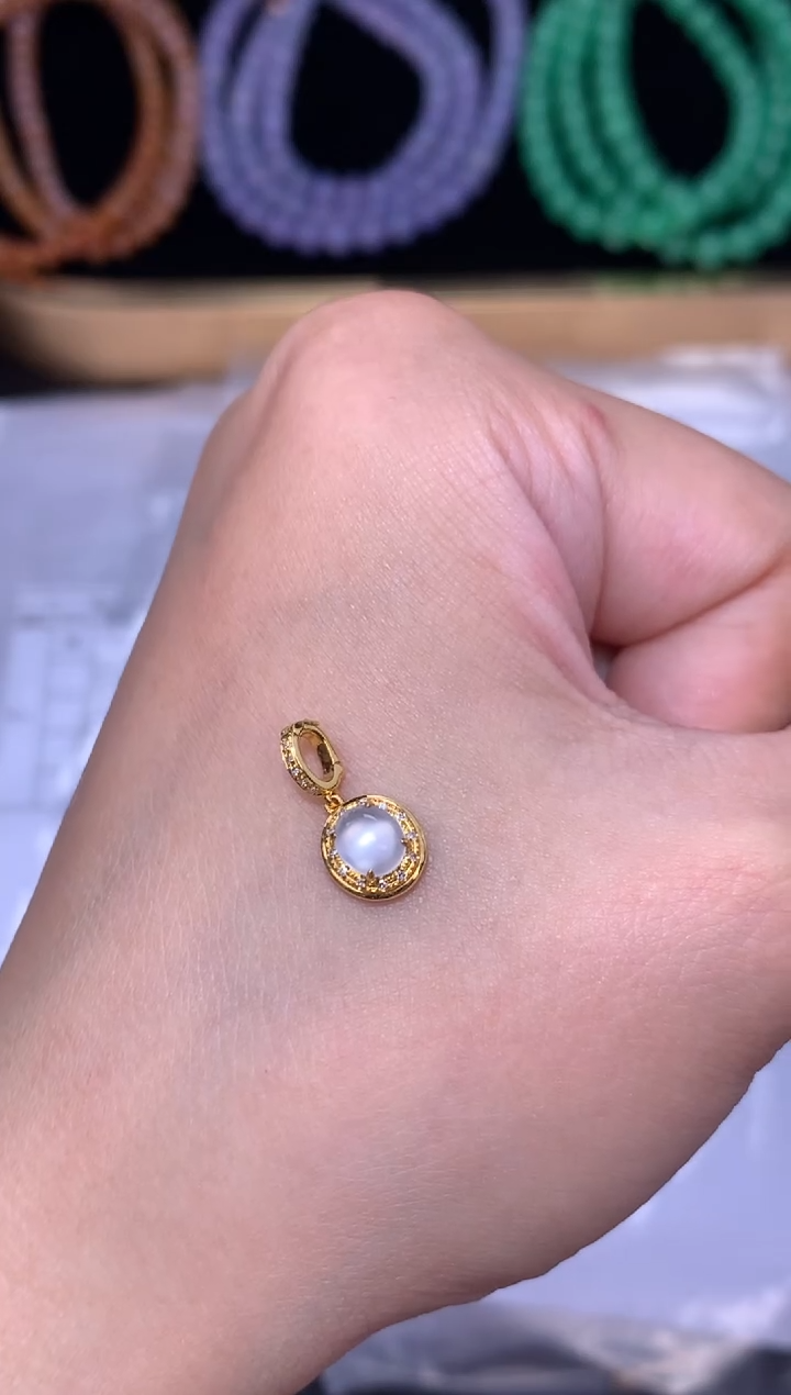 颈饰18K金镶嵌翡翠不退不换 无鉴赏期