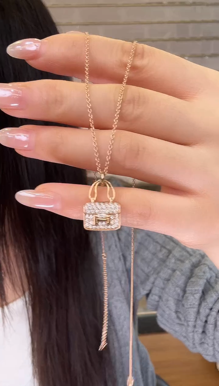 18K金镶嵌项链钻石康康包项链6.8克左右