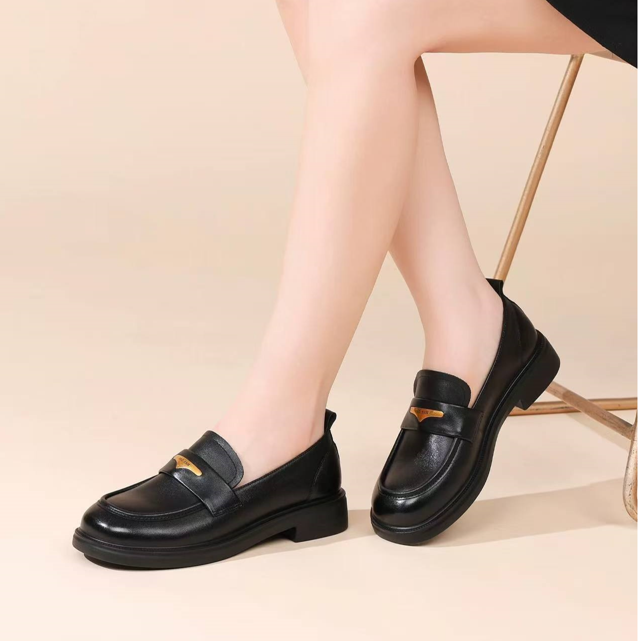 1108牛皮软面软底舒适百搭英伦风乐福鞋