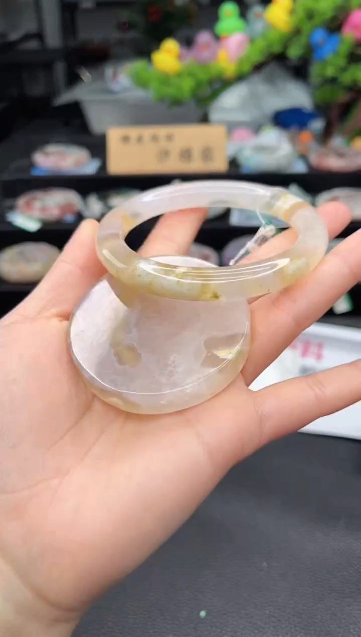 石英质玉未镶嵌手镯63圈口（赠品镯心）3508144