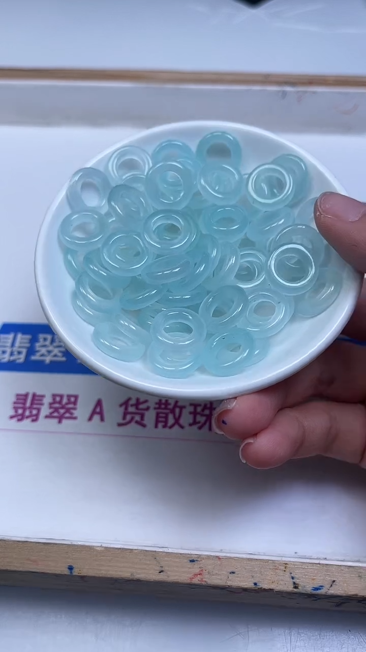 未镶嵌散珠玛瑙/玉髓A211 冰川蓝跑环15*3内9mm5个8.8元