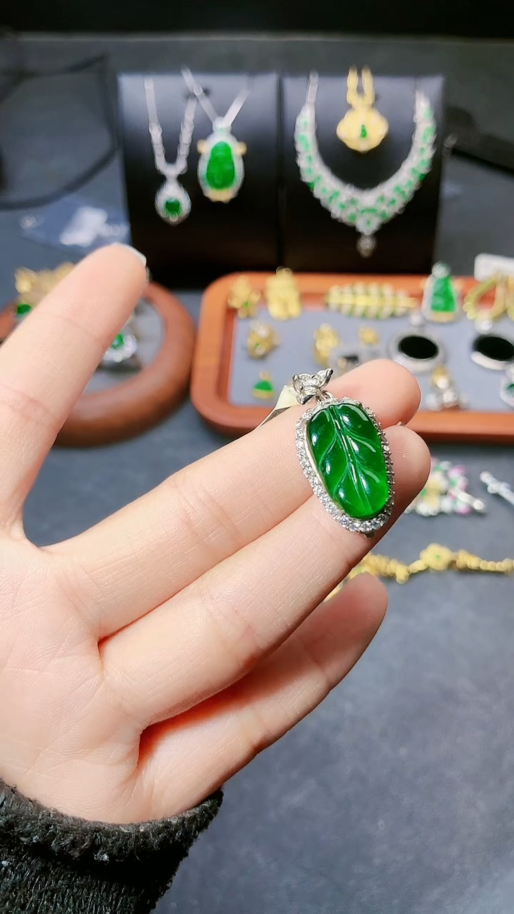 【闪购商品】翡翠毛衣链银S925镶嵌吊坠