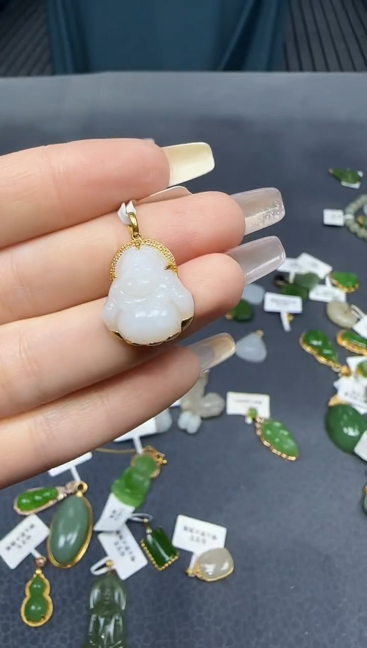 【闪购商品】和田玉挂件18K金镶嵌1
