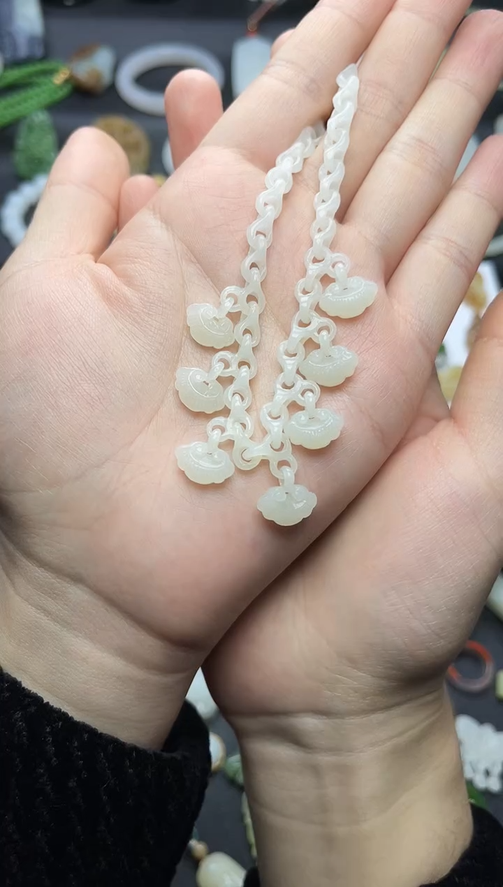 颈饰未镶嵌和田玉如意锁06