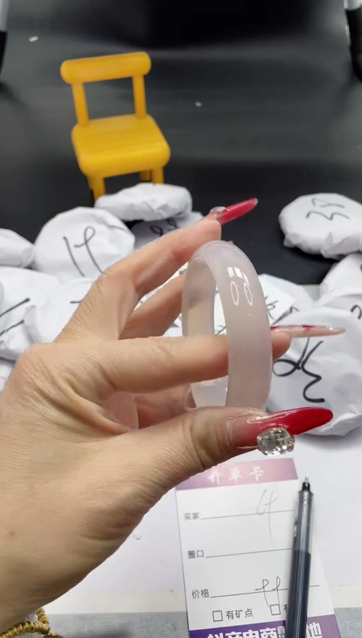 【闪购商品】石英质玉手镯未镶嵌69