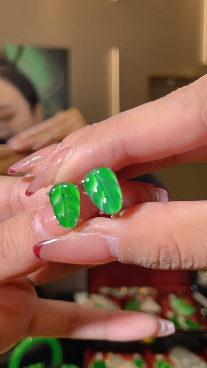 【闪购商品】翡翠耳饰银S925镶嵌天然翡翠A货