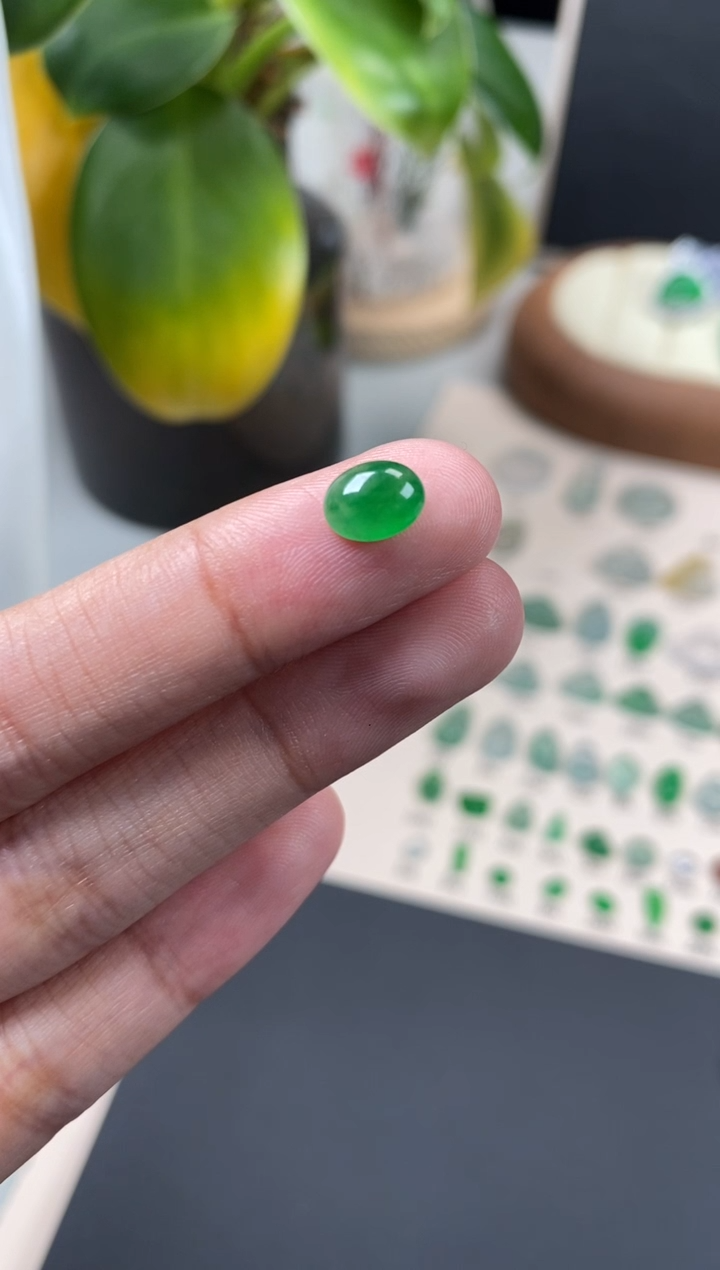 【闪购商品】翡翠颈饰未镶嵌翡翠冰绿蛋面