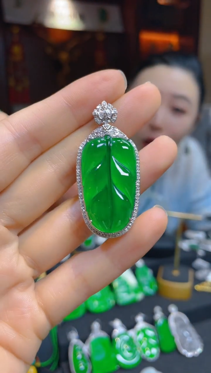 【闪购商品】翡翠颈饰18K金镶嵌117558天然A货翡翠叶子