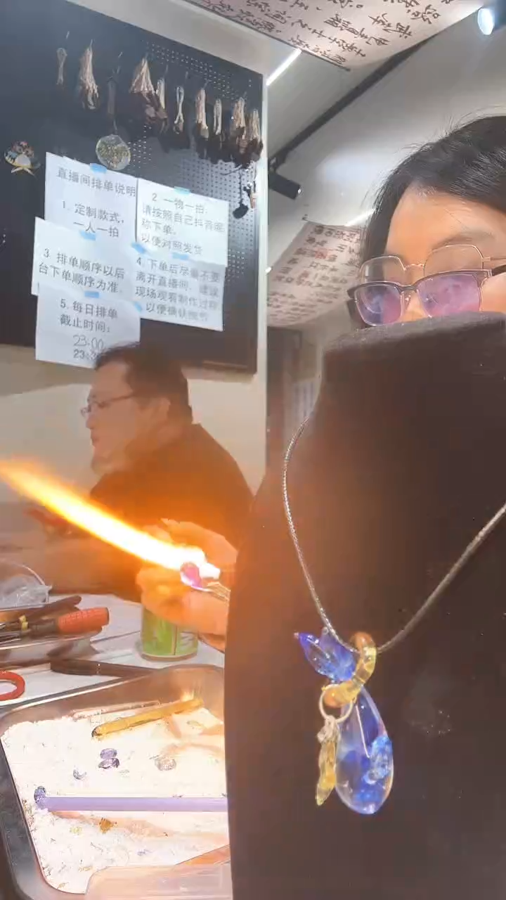 颈饰玻璃舒****）舒鋡39.9专拍 