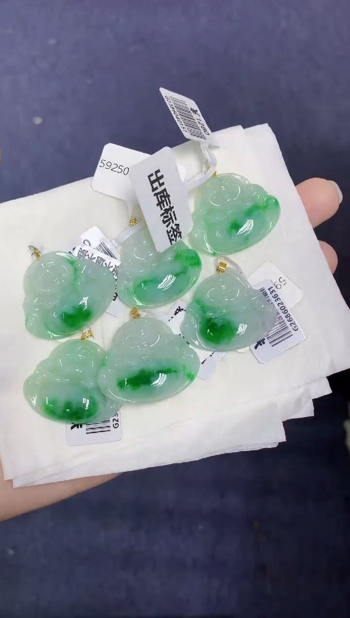 翡翠18K金镶嵌颈饰天然缅甸翡翠A货多样性发其一