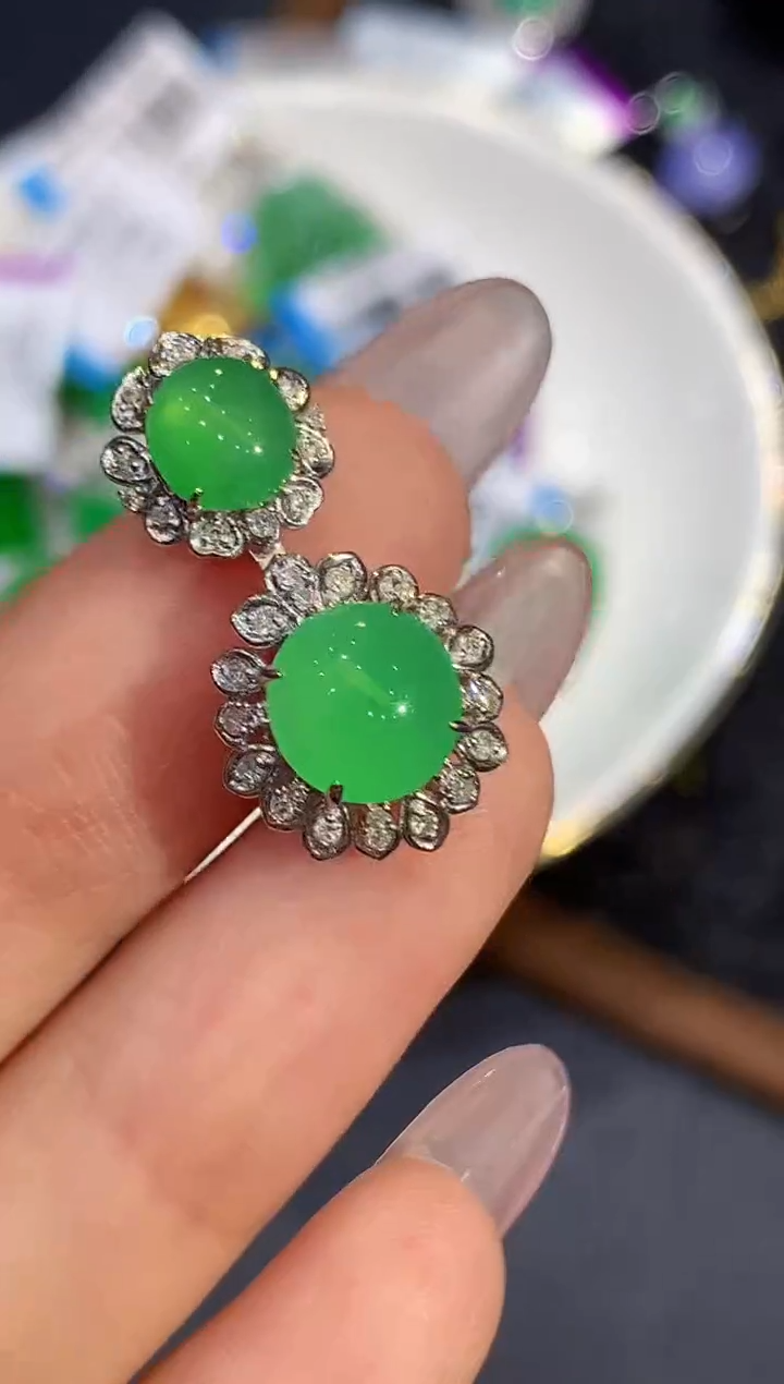 吊坠(不含链)18K金镶嵌翡翠多样性发其一