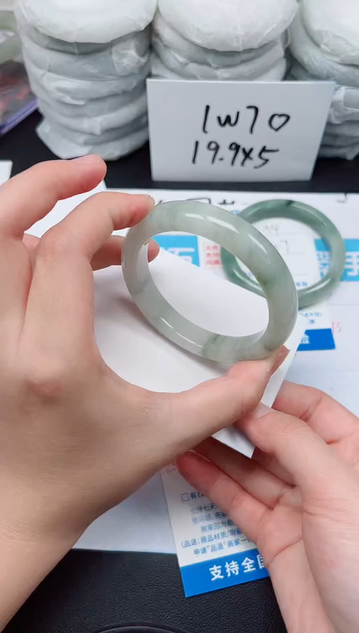 【闪购商品】石英质玉手镯未镶嵌G155-56.1