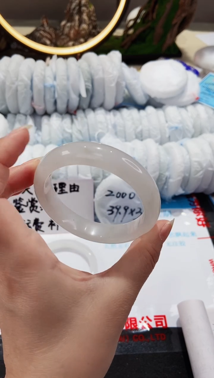 【闪购商品】石英质玉手镯未镶嵌35-55