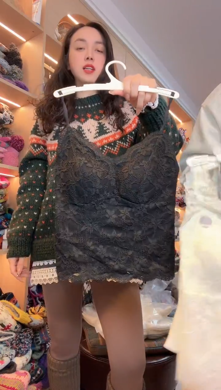 羊毛娜*帕黑色打底吊带