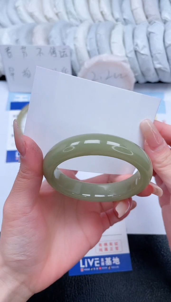 【闪购商品】石英质玉手镯未镶嵌姜黄微瑕有棉块介意勿拍T49-56.3