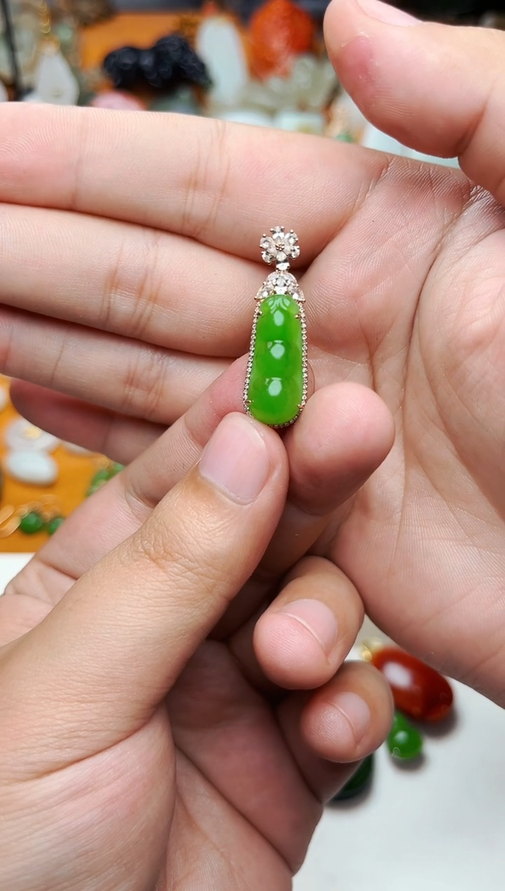 【闪购商品】和田玉颈饰18K金镶嵌福豆01