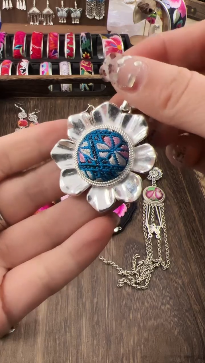 【闪购商品】织绣民族风老绣饰品575