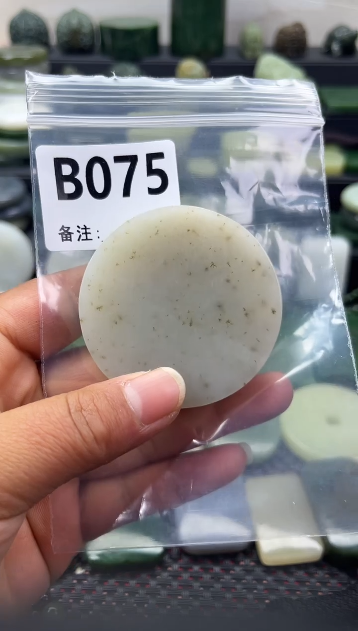 未镶嵌和田玉珠宝半成品镯芯