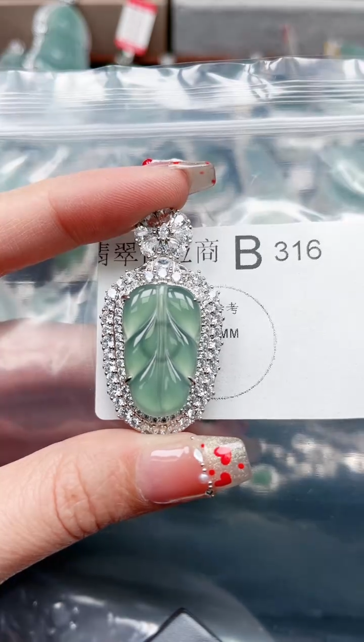 【闪购商品】翡翠颈饰未镶嵌316赠皮绳