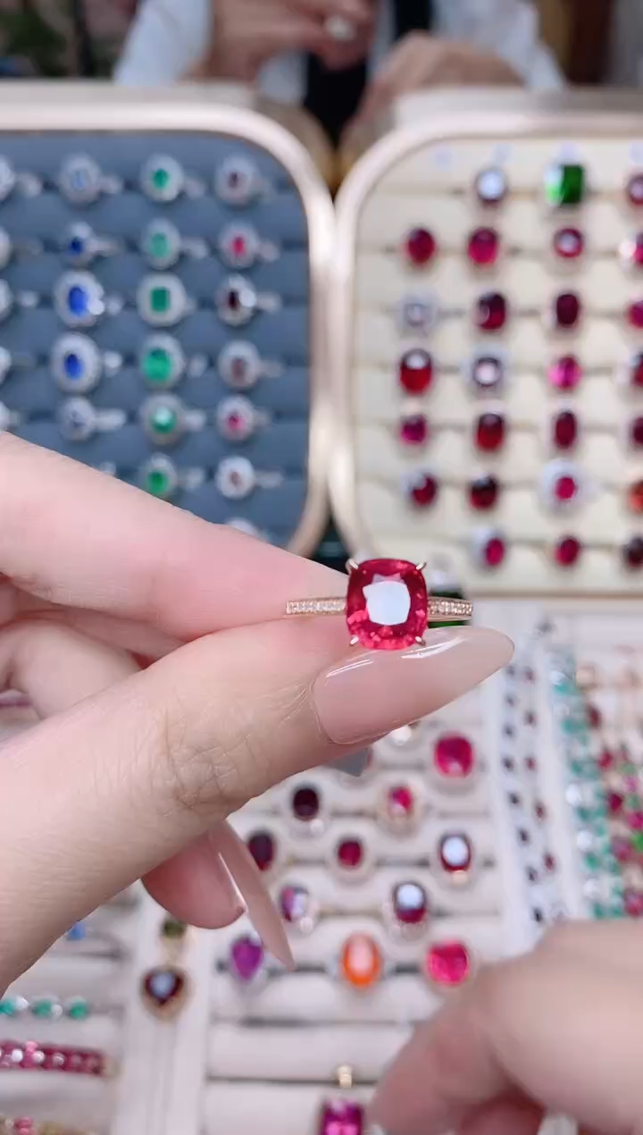 18K金镶嵌碧玺戒指碧玺2.83CT