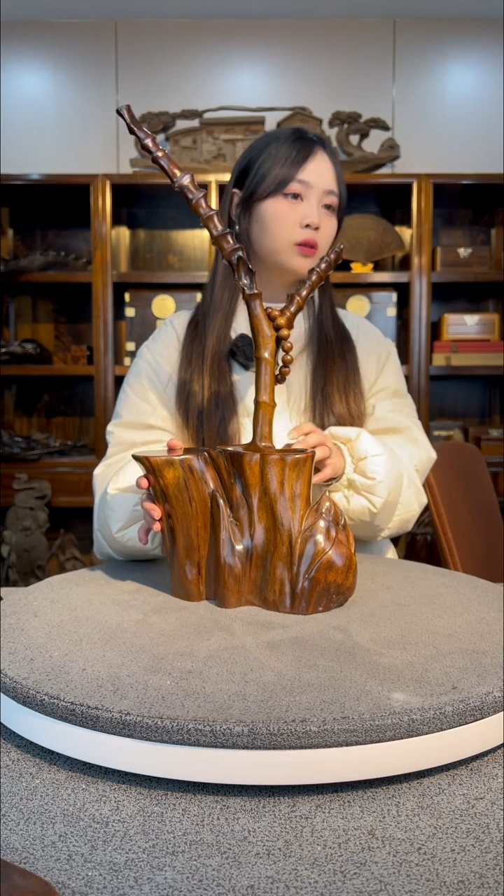 【闪购商品】金丝楠木雕节节高升笔筒