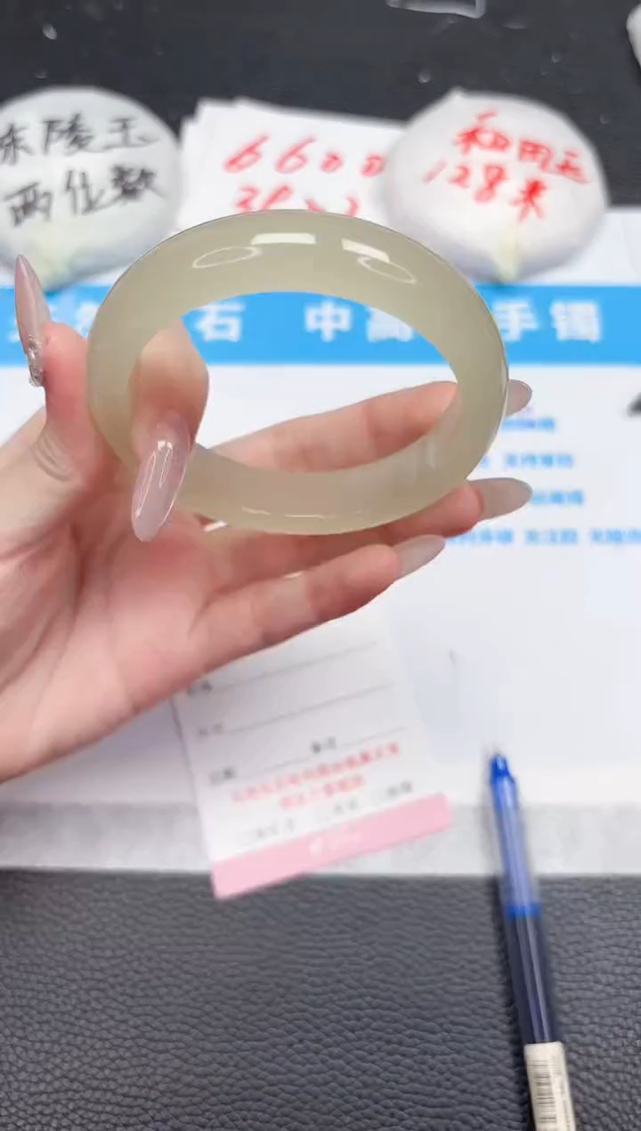 【闪购商品】石英质玉手镯未镶嵌229-57