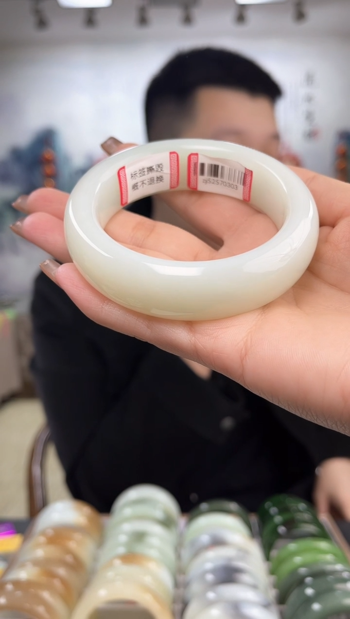 【闪购商品】和田玉手镯未镶嵌56-58圈口仅一只