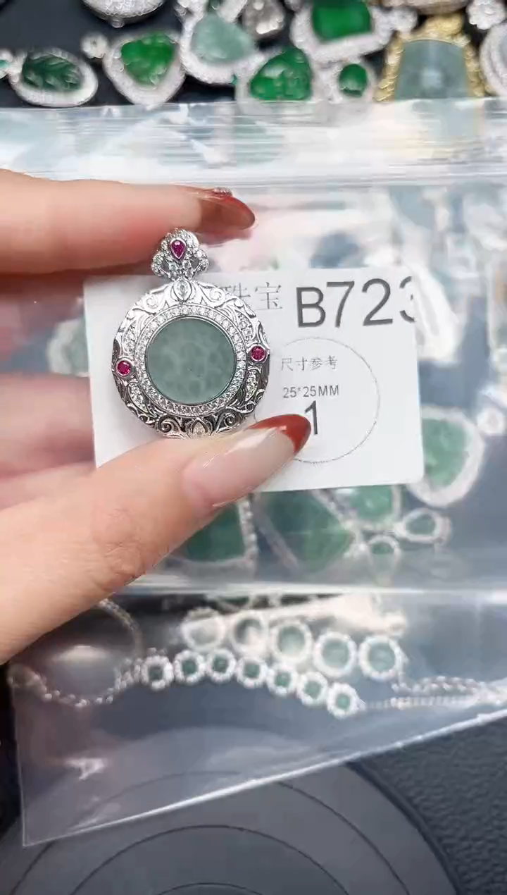 【闪购商品】翡翠颈饰未镶嵌赠皮绳723