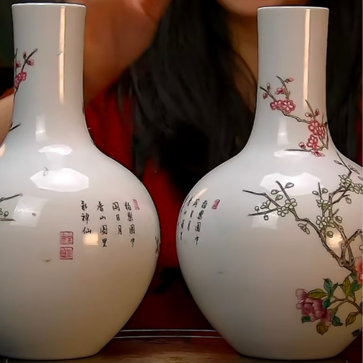 清   粉彩花鸟题材天球瓶一对