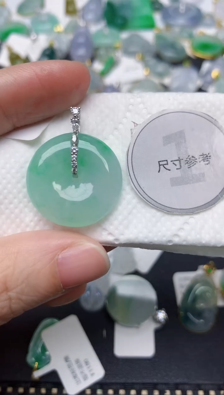颈饰18K金镶嵌翡翠天然缅甸A货翡翠