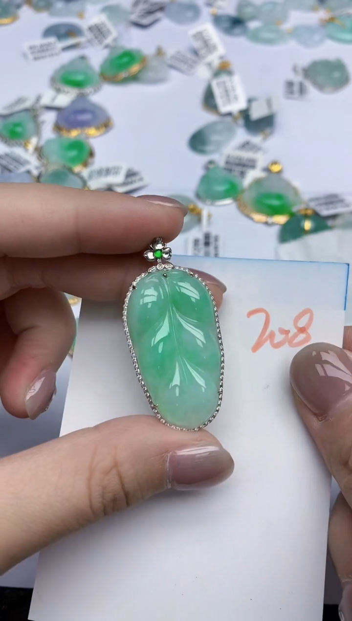 【闪购商品】翡翠挂件18K金镶嵌天然翡翠A货